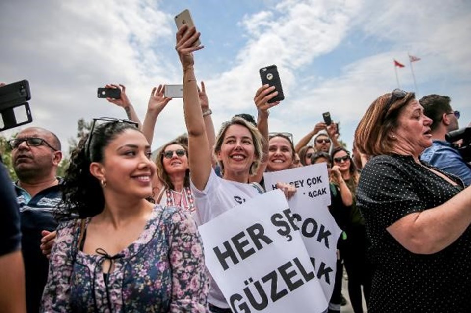 İmamoğlu, Denktaş'ın mezarını ziyaret etti İmamoğlu, Denktaş'ın mezarını ziyaret etti