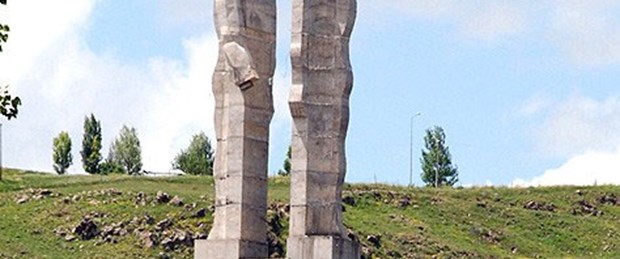 'İnsanlık Anıtı'nın yıkımı başladı