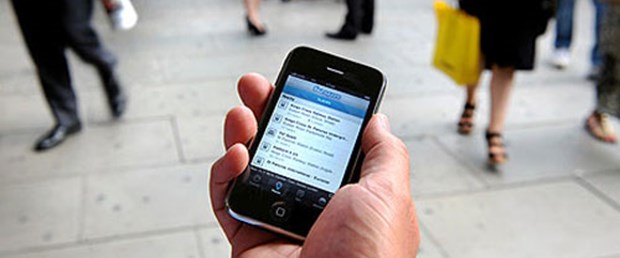 iPhone bizi gözetliyor