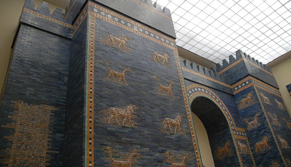 Berlin'deki Pergamon Müzesi'nde bulunan İstar Kapısı'nın kopyası.