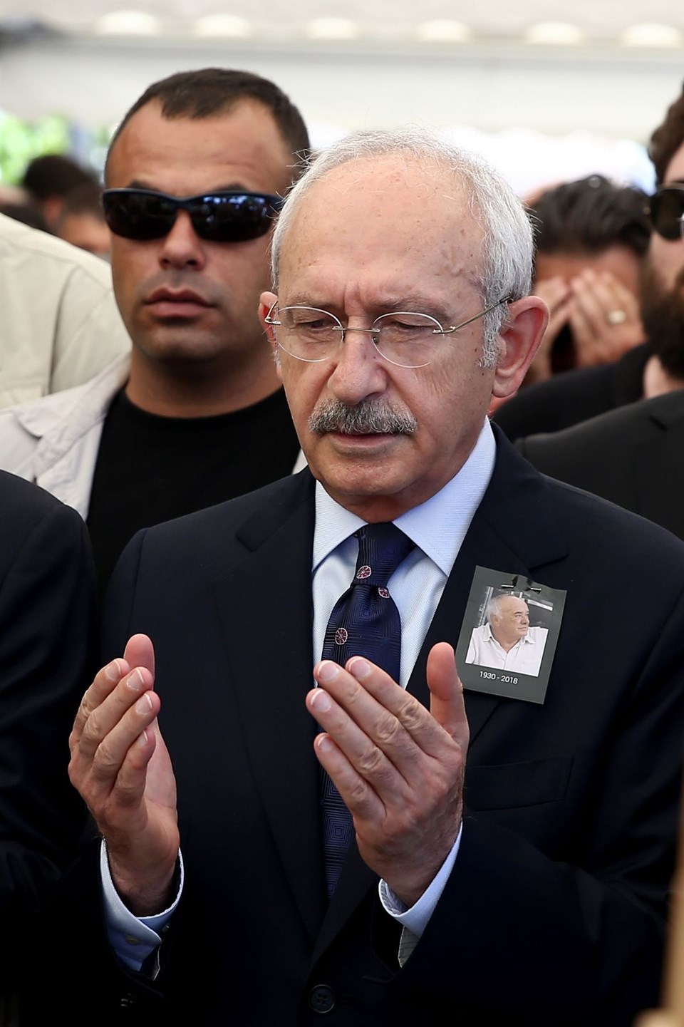 "TÜRK EKONOMİSİNİN VE DIŞ POLİTİKASININ ÖNEMLİ BİR İSMİNİ KAYBETTİK"