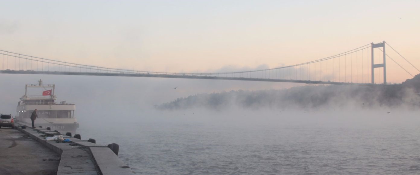 İstanbul Boğazı'nda sabah saatlerinde etkili...