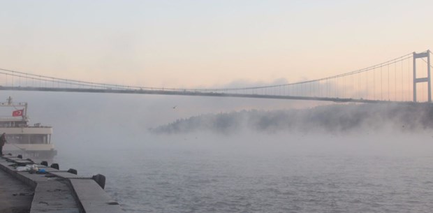 İstanbul Boğazı'nda sabah saatlerinde etkili...