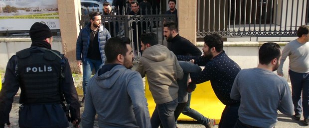 istanbul-emniyet-mudurlugu-onunde-hareketli-dakikalar.jpg