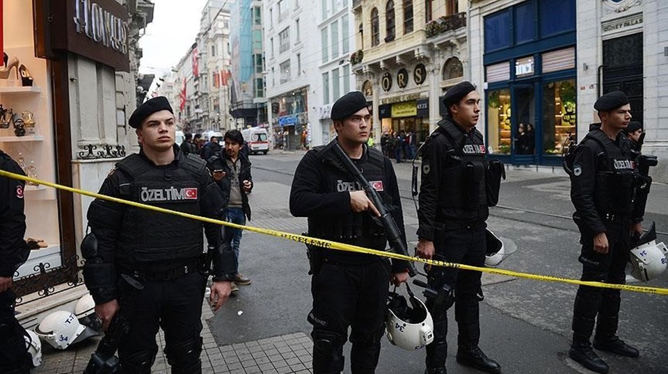 Patlamanın ardından olay yerine polis, sağlık ve itfaiye ekipleri sevk edildi. Patlamanın meydana geldiği alan güvenlik çemberi içine alındı. Polis ekipleri, yayaların caddeye girişine izin vermedi.