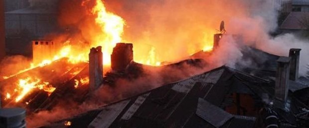 kartal yangın çatı160917.jpg