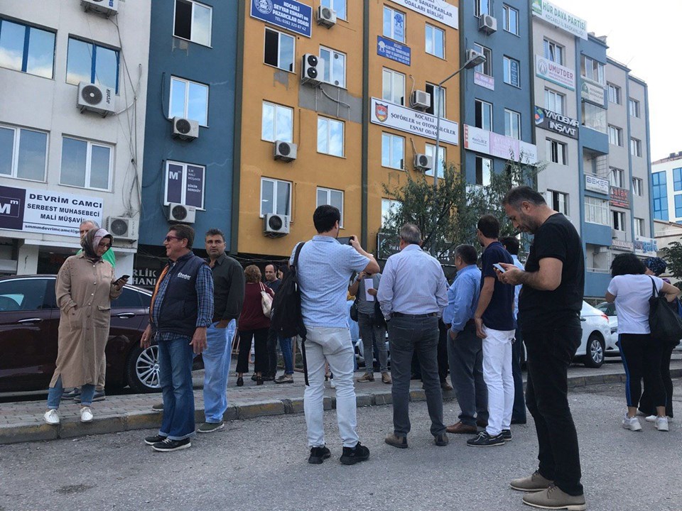 'HASARLI BİNALARA GİRİLMEMELİ'