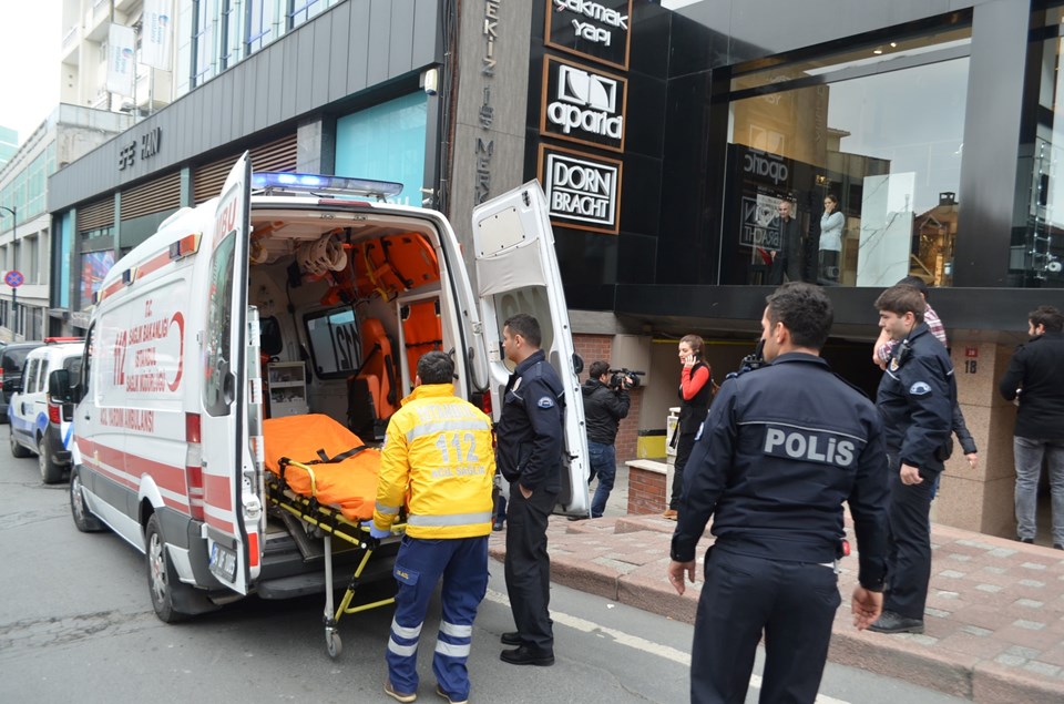 Ortaklar Caddesi ile Cevahir AVM arasındaki Bahçeler Sokak’ta çok sayıda mimarlık ve dekorasyon firması bulunuyor.