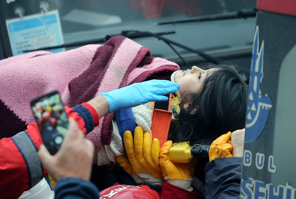 Havva binanın çökmesinden 19 saat sonra kurtarıldı.