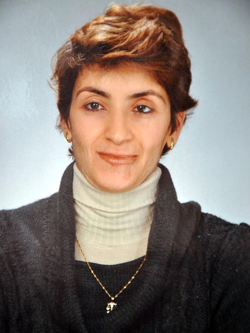 Karşıyaka ilçesinde yaşayan, uzun süre önce eşinden boşanan ve yaşlılara bakarak geçimini sağlayan Gülşen Süzen (45), 11 Aralık'ta kaybolmuştu