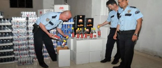 İzmir'de bin 200 şişe sahte votka ele geçirildi