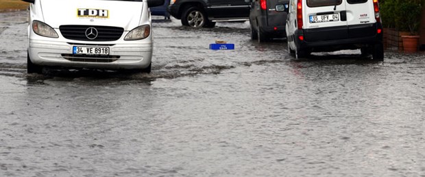 İzmir'de Kordon'u su bastı