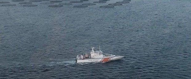 İzmir'de tekne battı: 10 kaçak göçmen kayıp İzmir'de tekne battı: 10 kaçak göçmen kayıp