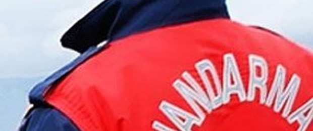 Jandarma kıyafetiyle dolandırdılar