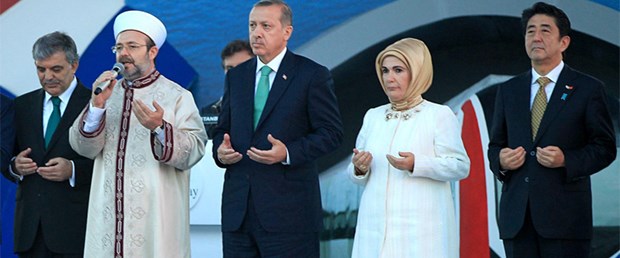 Japonya Başbakanı duaya eşlik etti