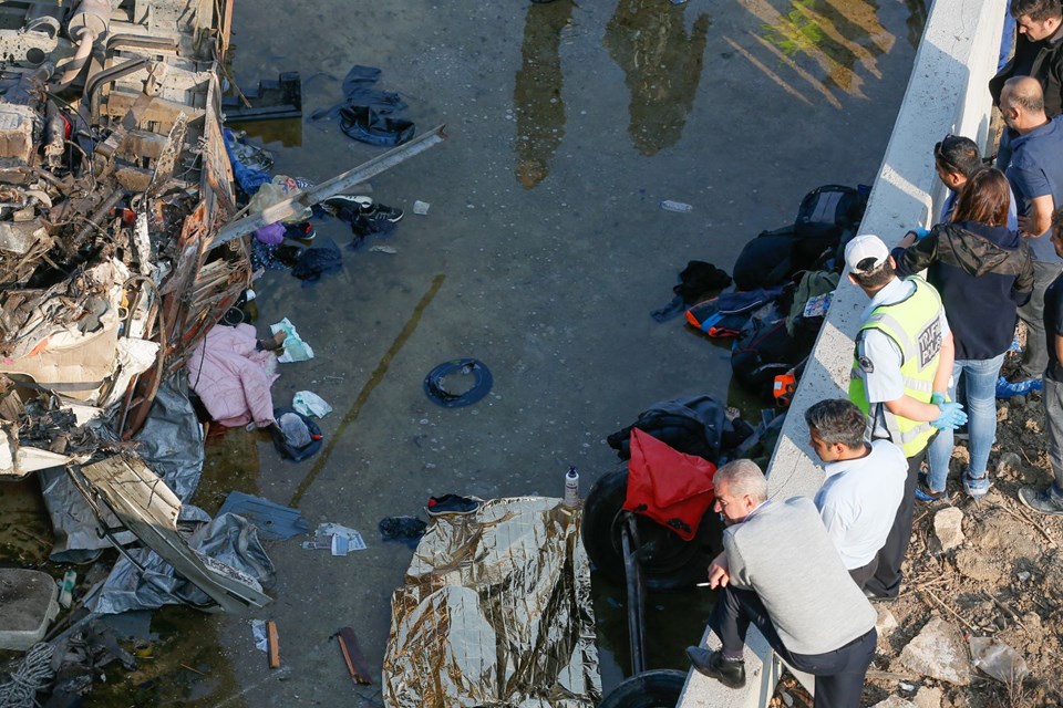 KATLİAM GİBİ KAZA: 22 ÖLÜ, 13 YARALI