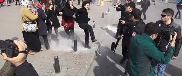 kadikoyde-polis-mudahalesi.jpg