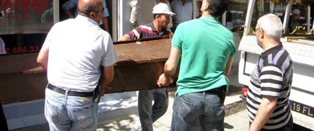 Kadın gazeteciyi öldürdü, intihar etti