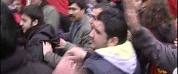 Kadın mitinginde erkekler olay çıkardı
