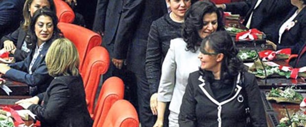 Kadın vekile pantolon yasağı kalkıyor