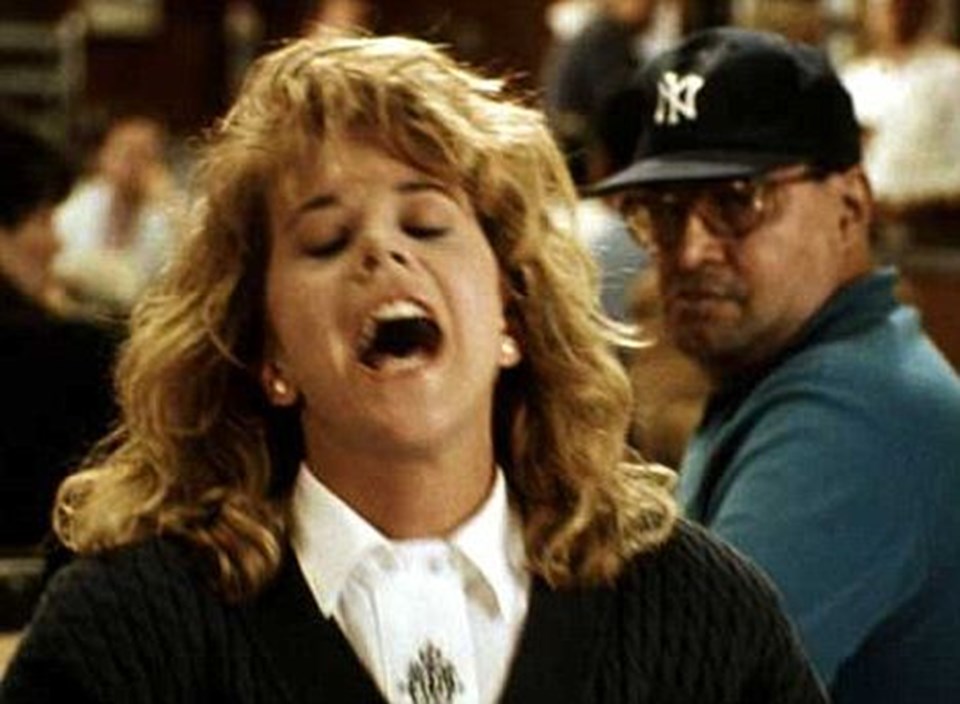 1989 tarihli Harry İle Sally Tanışınca filmindeki Meg Ryan'ın orgazm sahnesi.