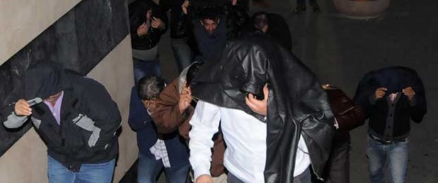 Kahvehaneye kumar baskını: 110 gözaltı