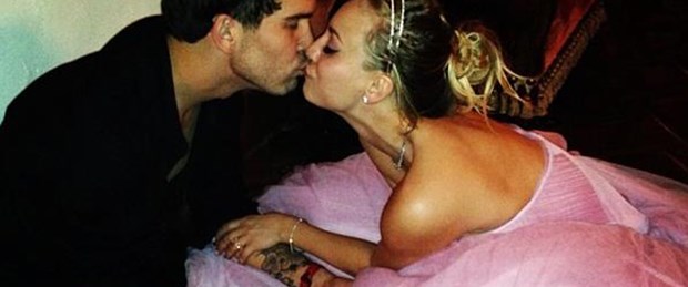 Kaley Cuoco evlendi