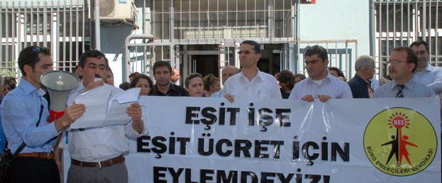 Kamu çalışanları bir günlük iş bıraktı
