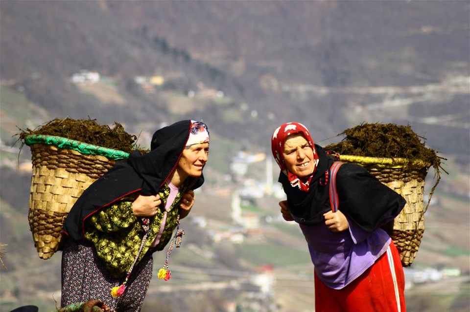 çalışan karadeniz kadınları ile ilgili görsel sonucu