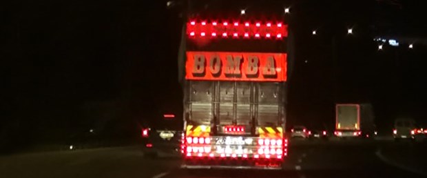 bomba yazılı kamyon.jpg