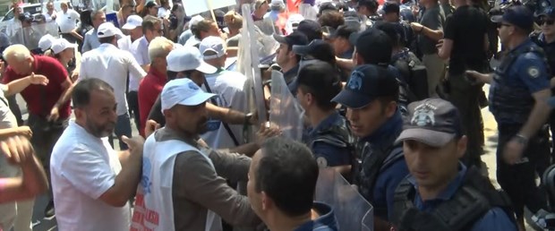 bakanliga-yurumek-isteyen-gruba-polis-mudahalesi_9436_dhaphoto1.jpg