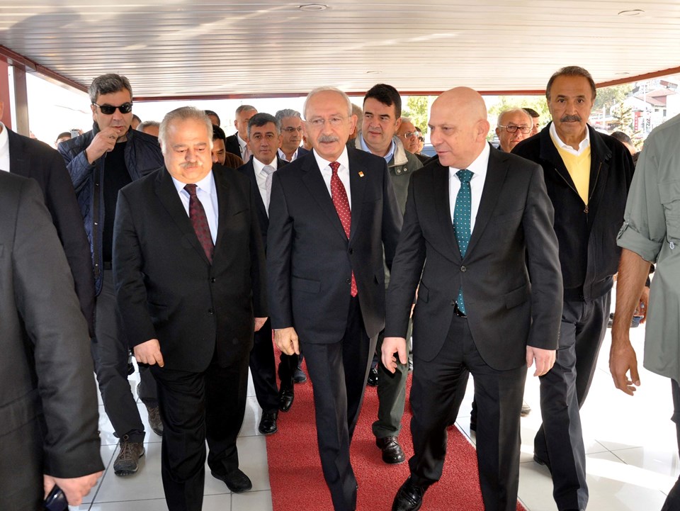 Kılıçdaroğlu, ziyaretinde doktorlardan bilgi aldı.