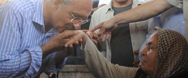 Kılıçdaroğlu o 'ananın' elini öptü