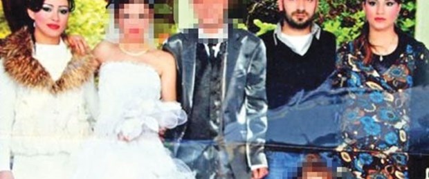 Kız kardeşler katilleriyle aynı karede