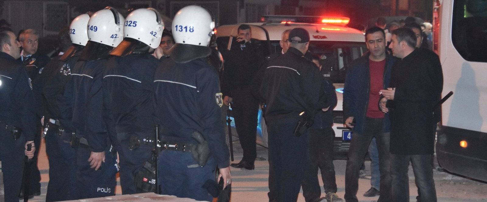 Konya'da kalabalık bir grup, Suriyelilerin...