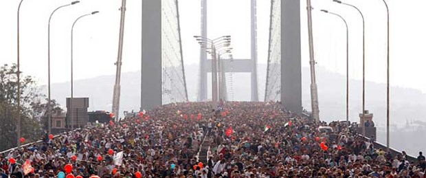 Köprü koşarak değil yürüyerek geçilecek