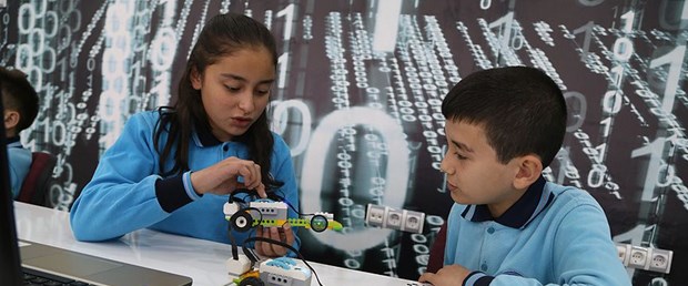 Köy okulunda robotik kodlama öğrenecekler