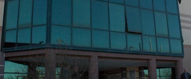 Kredi alamayınca binayı ateşe verdi