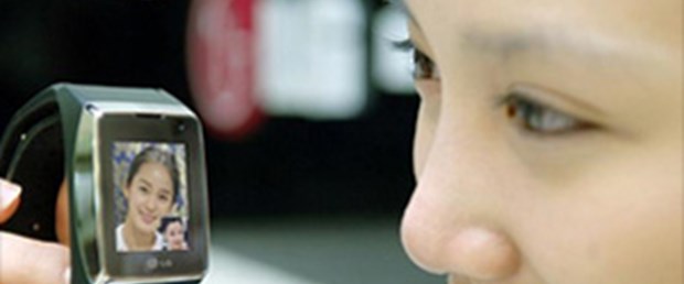 LG’den 3G uyumlu bileklik telefonu