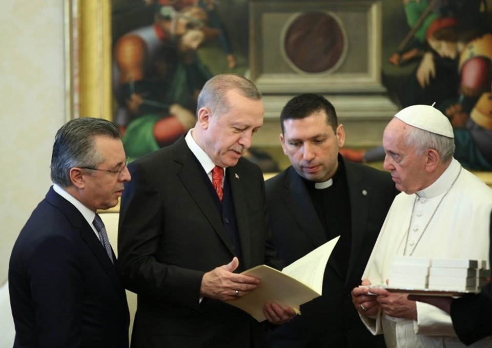Erdoğan'a şubat ayında Vatikan'a yaptığı ziyarette Lütfullah Göktaş da eşlik etmişti.