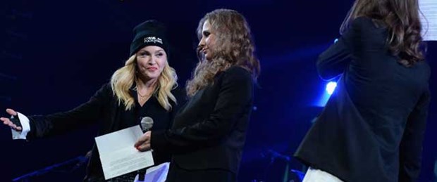 Madonna Pussy Riot ile aynı sahnede