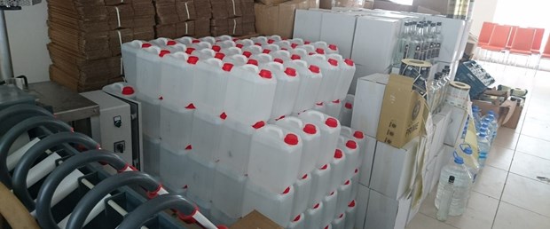 AW396808_02.jpg