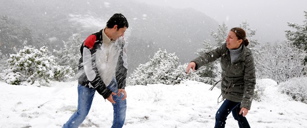 Marmaris'e 22 yıl sonra kar yağdı