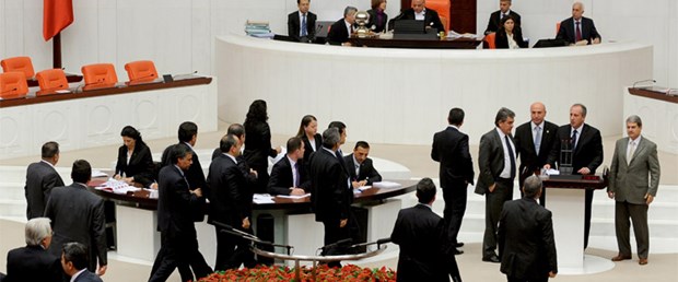 Meclis'te küfür işgal getirdi