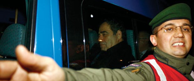 ‘Meğer kağıttan kaplanmışız’