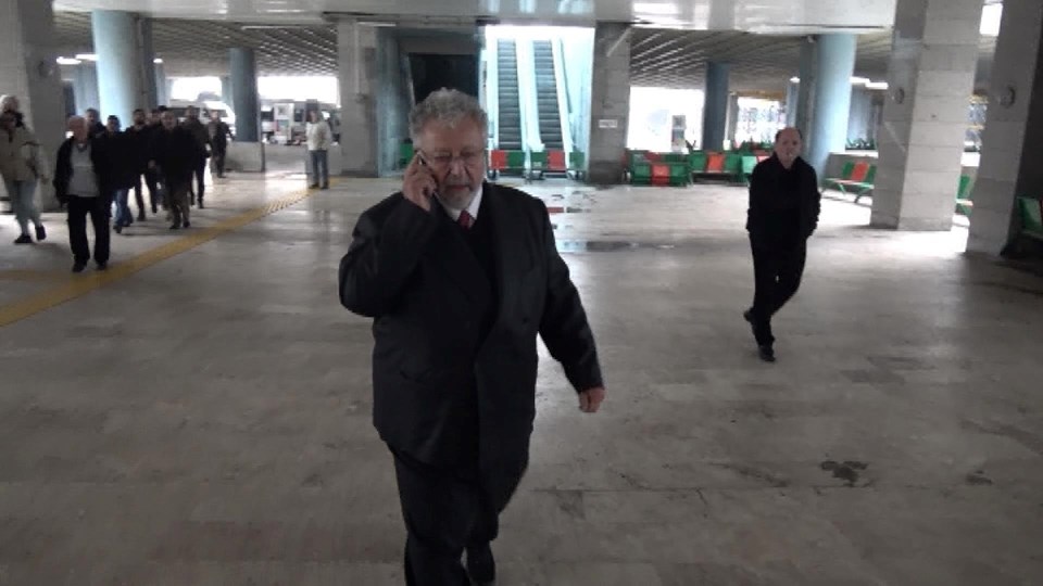 Metin Akpınar adliyede böyle görüntülendi