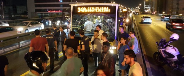 mecidiyekoyde-metrobus-kazasi-1-_5606_dhaphoto2.jpg