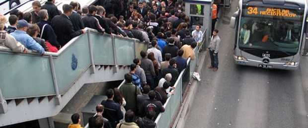 metrobuslerde_yeni_donem_h65776_b2df2.jpg