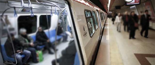 Metroda saz çalarken kalbi durdu