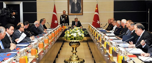 MGK'dan örtülü Obama eleştirisi